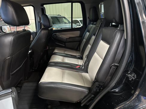 Used 2007 Ford Explorer XLT image 14