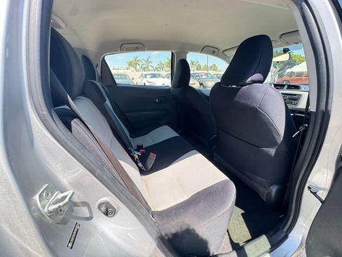 Used 2012 Toyota Yaris 4-Door Hatchback FWD image 18