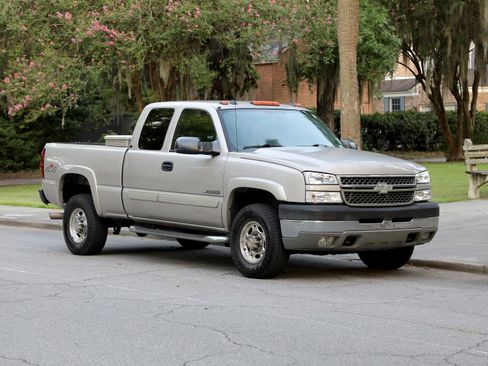Used 2005 Chevrolet Silverado 2500 4x4 Extended Cab image 1