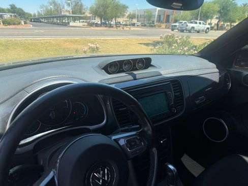 Used 2015 Volkswagen Beetle TDI image 13