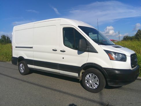 Used 2022 Ford Transit 250 XL image 1