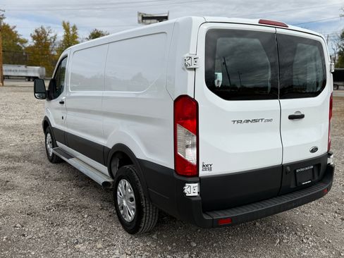 Used 2017 Ford Transit 250 image 5