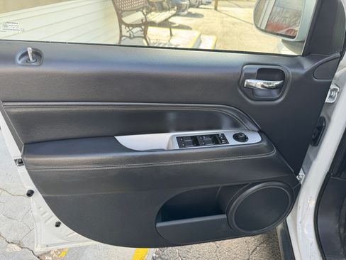 Used 2016 Jeep Compass High Altitude image 10