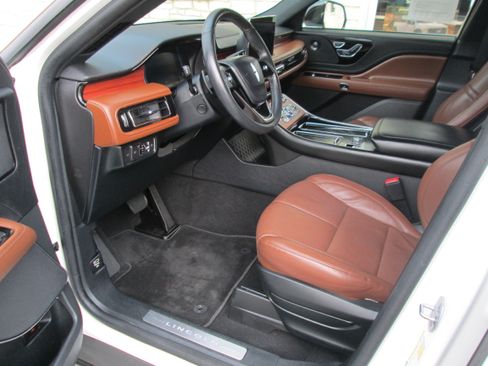 Used 2022 Lincoln Aviator Reserve image 4