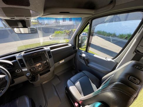 Used 2014 Mercedes-Benz Sprinter 4500 image 16