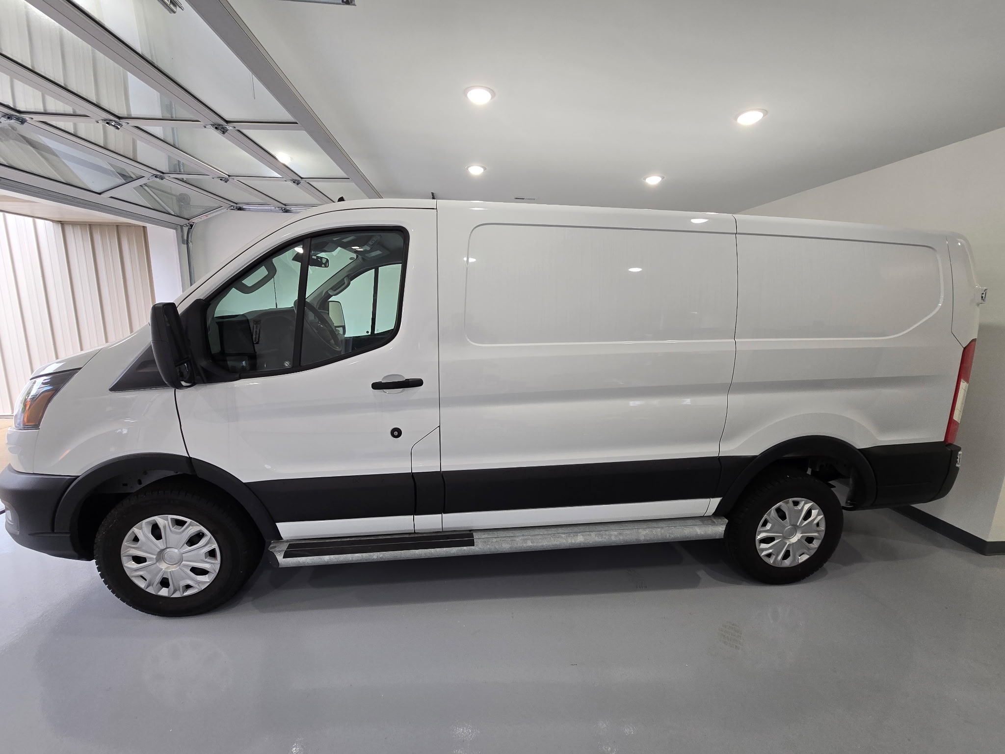 Used 2025 Ford Transit 250 Low Roof RWD image 15