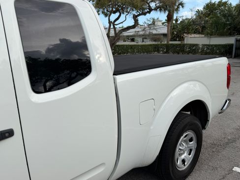 Used 2013 Nissan Frontier S image 21