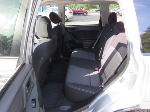 Used 2015 Subaru Forester 2.5i Premium AWD/4WD image 16