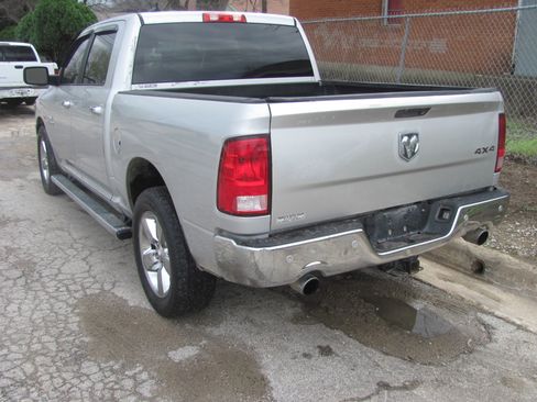 Used 2015 RAM 1500 SLT image 2