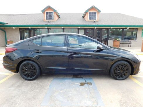 Used 2019 Hyundai Elantra SE image 9