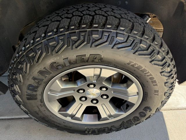 Used 2018 Chevrolet Tahoe 4WD LS image 22