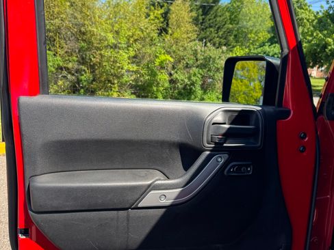 Used 2014 Jeep Wrangler 4WD Rubicon image 14