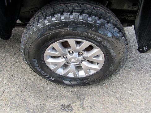 Used 2018 Toyota Tacoma SR5 image 13