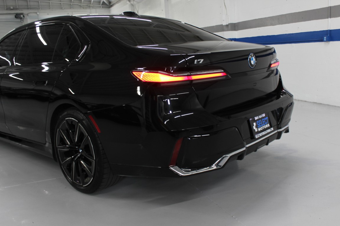 Used 2024 BMW i7 eDrive50 RWD image 11