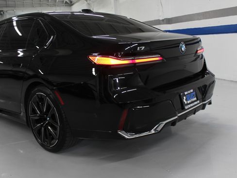 Used 2024 BMW i7 eDrive50 RWD image 11