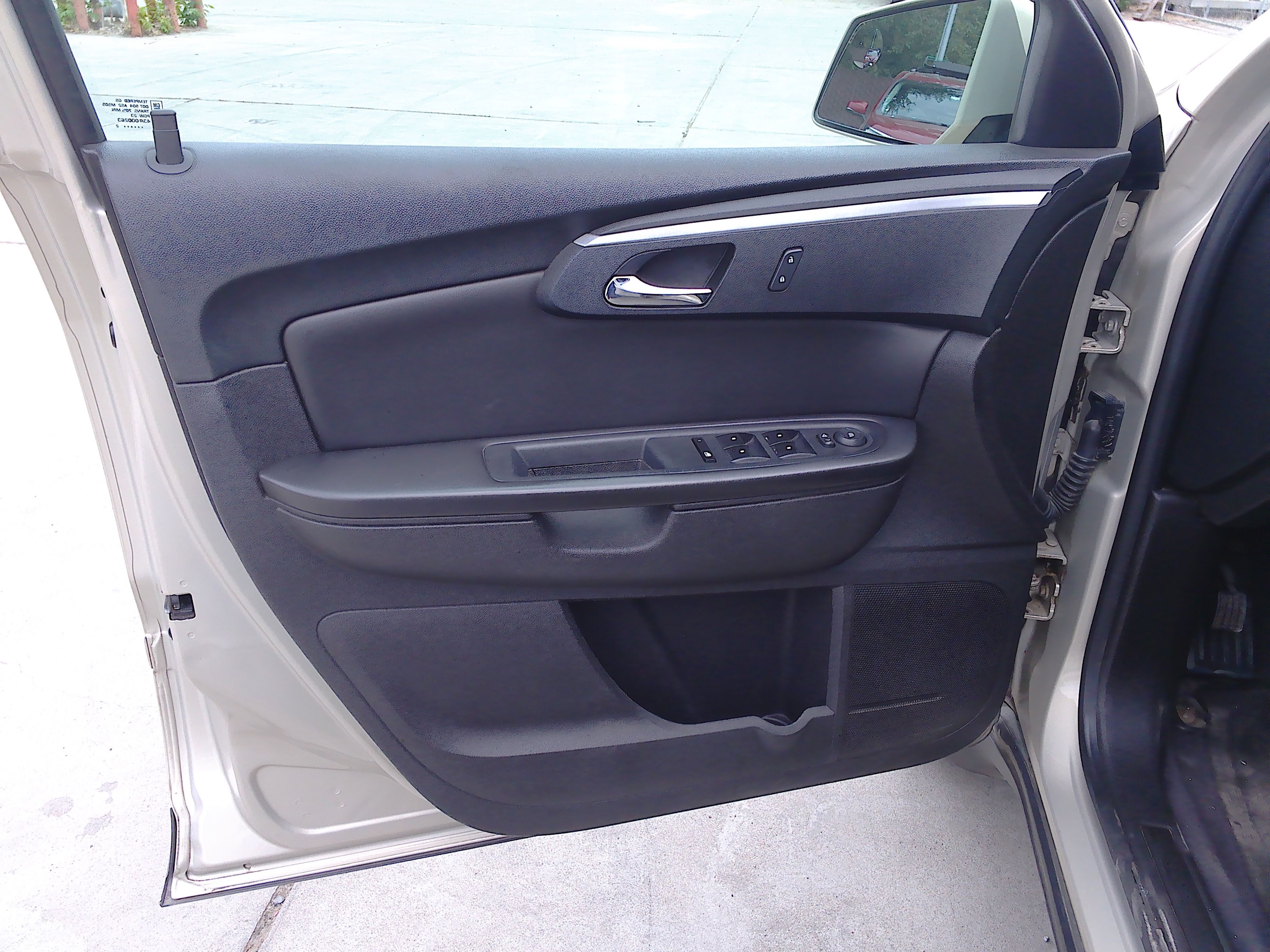 Used 2012 Chevrolet Traverse LT FWD image 10