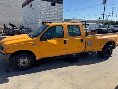 Used 2001 Ford F350 2WD Crew Cab DRW Super Duty image 2