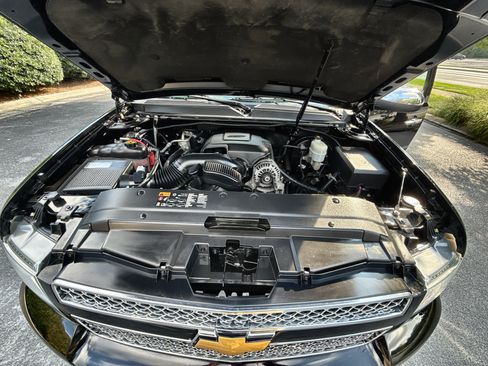 Used 2013 Chevrolet Avalanche LTZ image 3