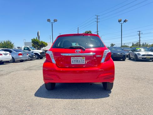 Used 2013 Toyota Yaris 4-Door Hatchback FWD image 7