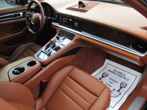 Used 2021 Porsche Panamera Sedan 4D image 4