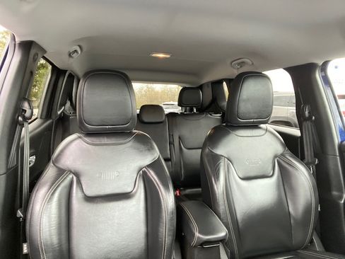 Used 2017 Jeep Renegade 4WD Limited image 16