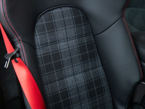 Used 2018 Porsche 911 GT2 RS image 30