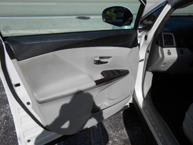 Used 2009 Toyota Venza LE FWD image 9