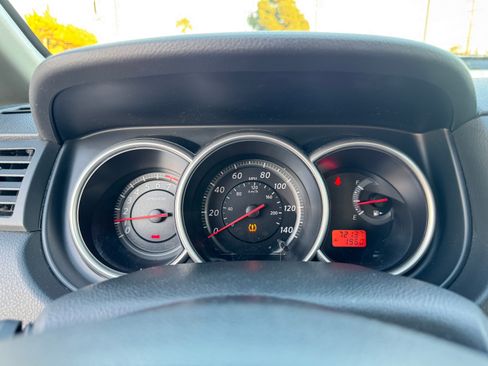 Used 2011 Nissan Versa image 25