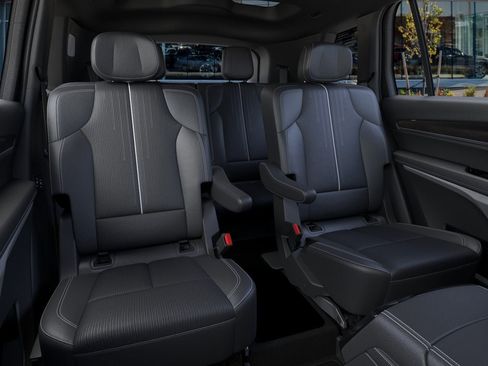 New 2026 Cadillac Vistiq Luxury image 17