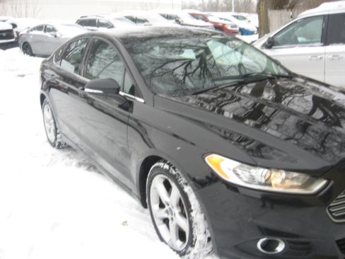 Used 2016 Ford Fusion SE image 3