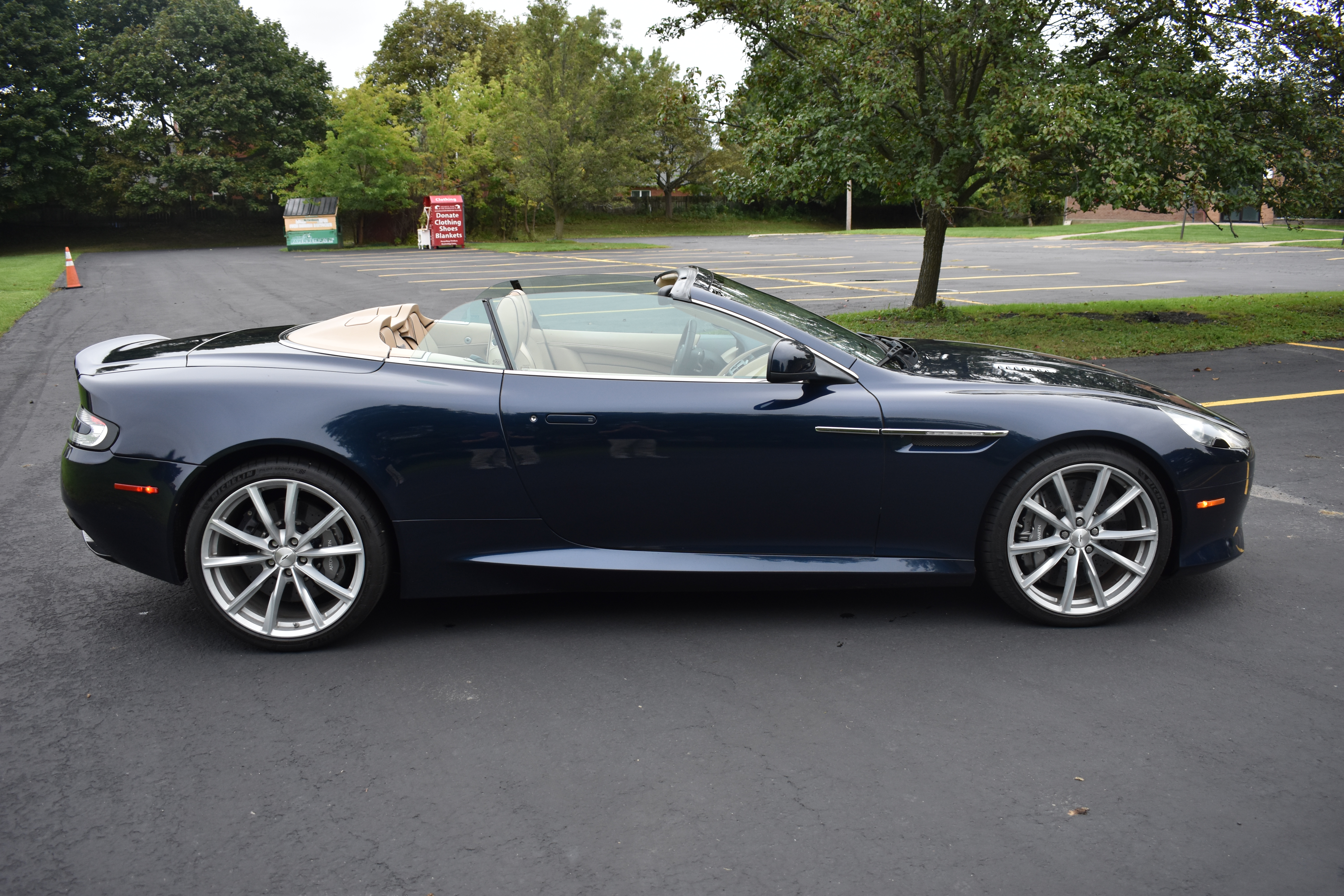 Used 2016 Aston Martin DB9 GT Volante RWD image 17