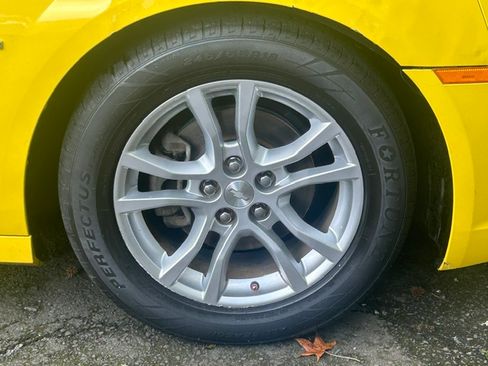 Used 2015 Chevrolet Camaro LS Coupe RWD image 25