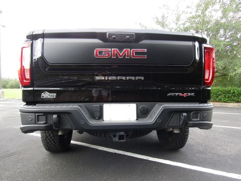 Used 2024 GMC Sierra 1500 4x4 Crew Cab AT4X image 4
