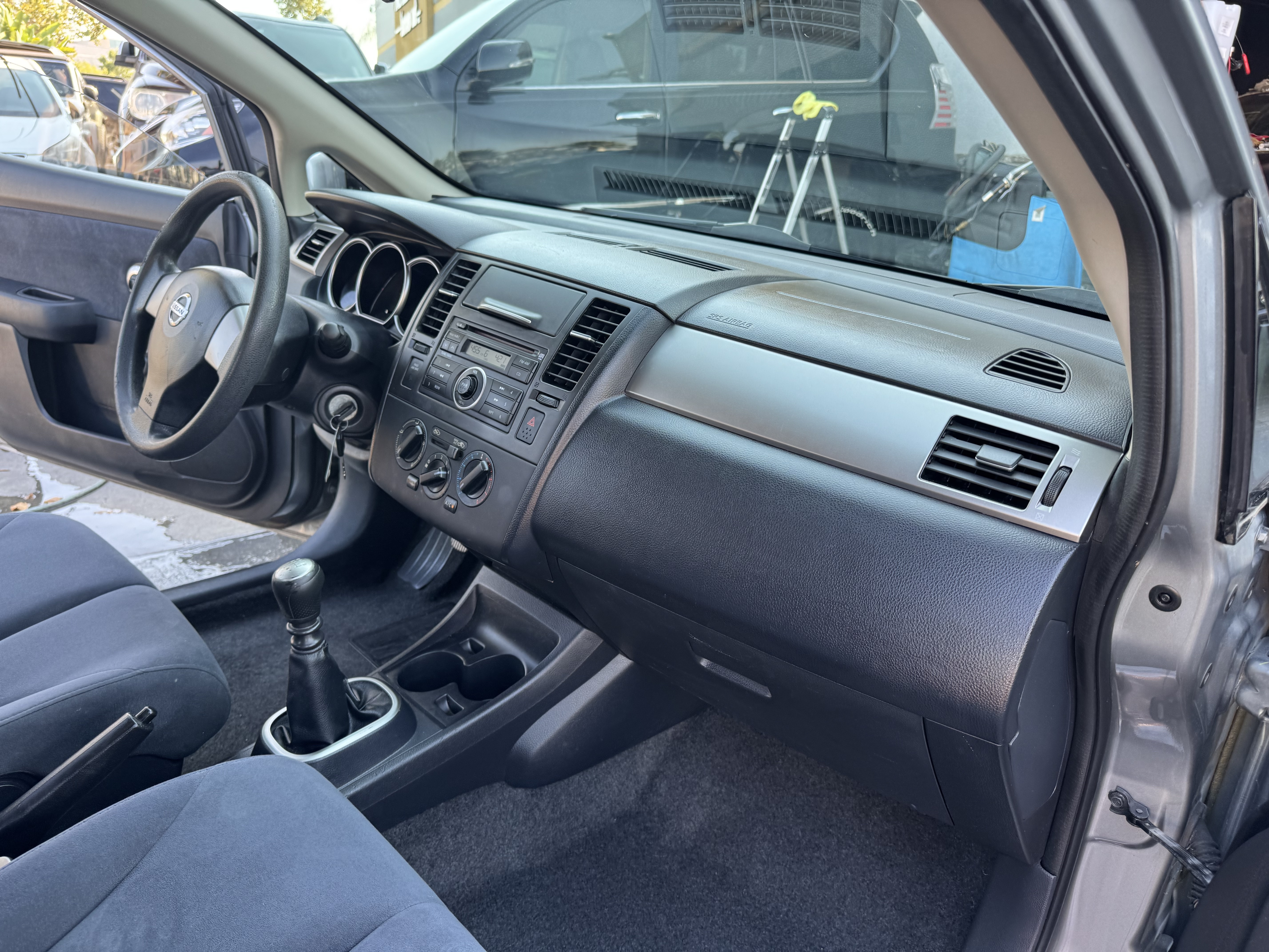 Used 2007 Nissan Versa S FWD image 31