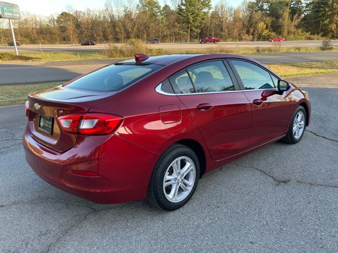 Used 2018 Chevrolet Cruze LT image 4