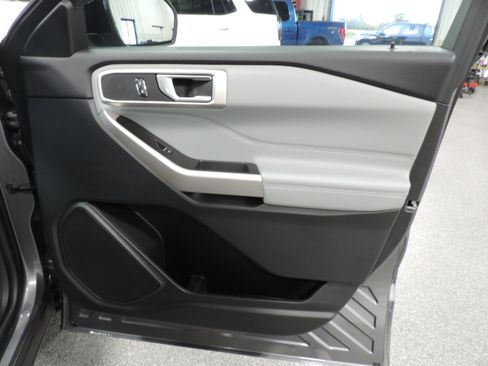 Used 2023 Ford Explorer XLT image 21
