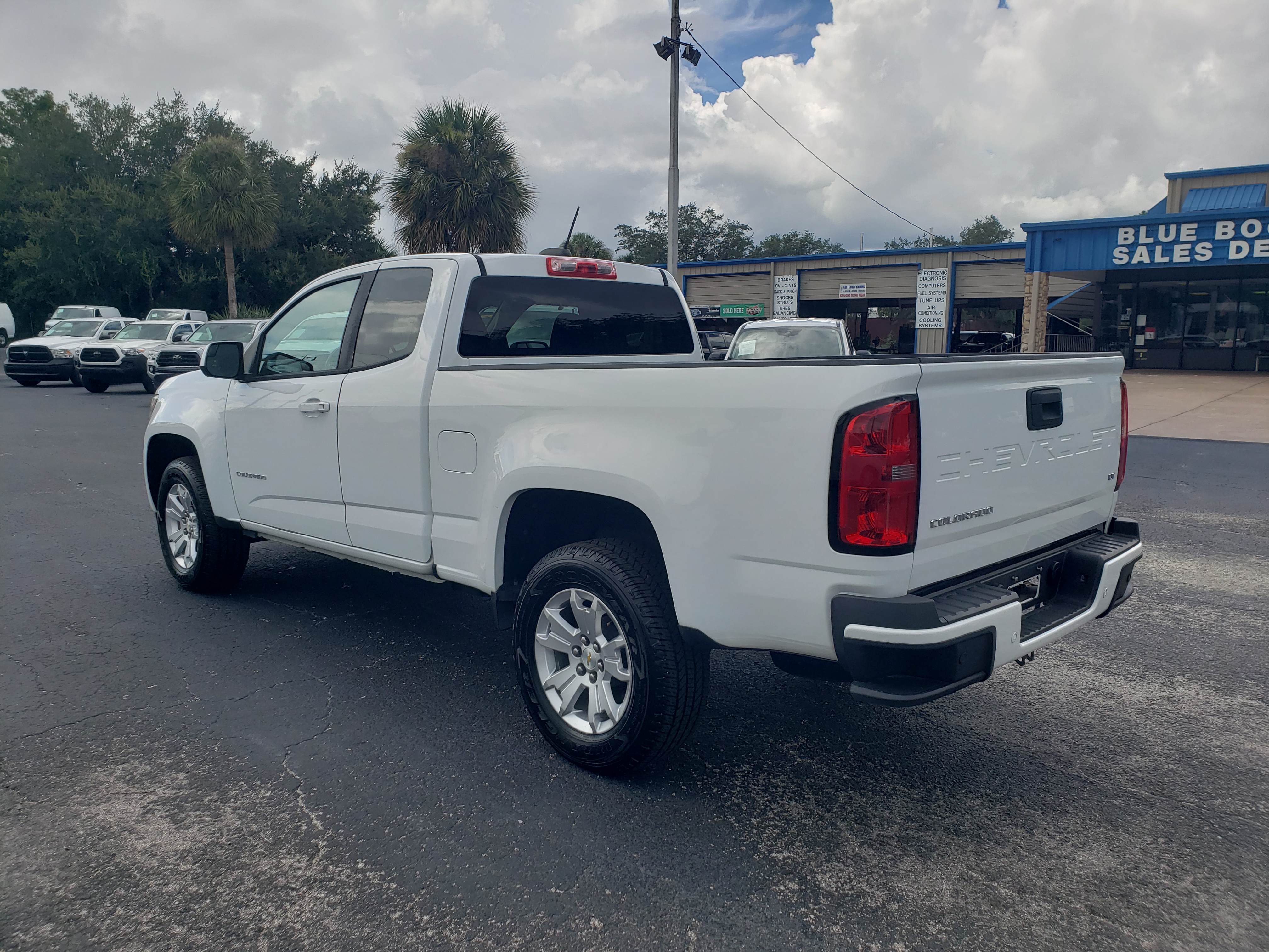 Used 2022 Chevrolet Colorado 2WD Extended Cab LT image 3