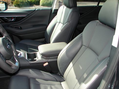 Used 2025 Subaru Outback Limited image 4