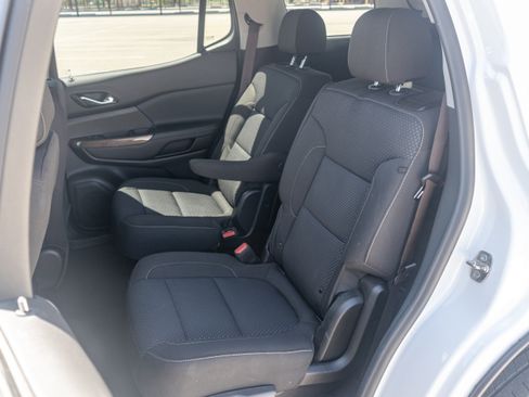 Used 2021 GMC Acadia SLE image 18