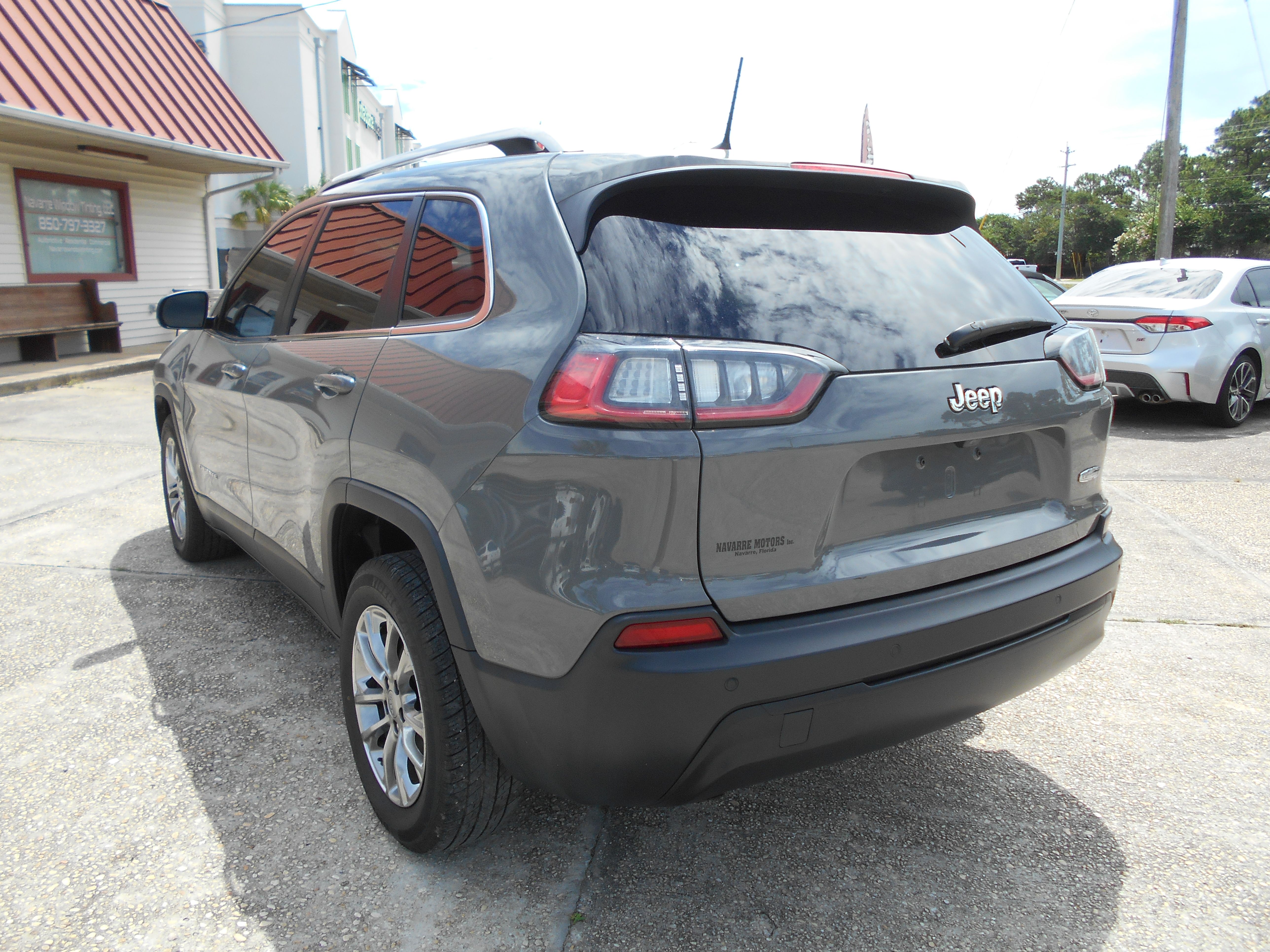 Used 2021 Jeep Cherokee 4WD Latitude image 6