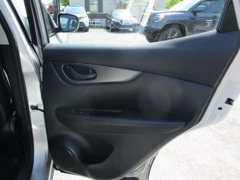 Used 2017 Nissan Rogue Sport S image 21