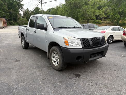 Used 2004 Nissan Titan 4x4 Crew Cab image 4