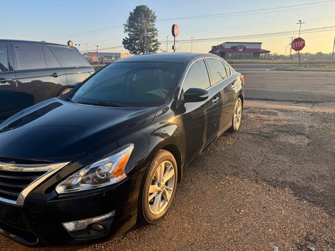 Used 2013 Nissan Altima image 2