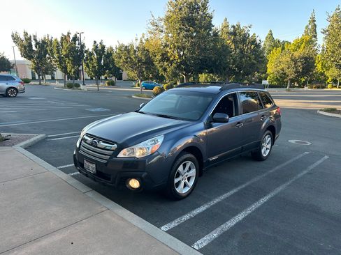 Used 2014 Subaru Outback 2.5i Premium Wagon 4D AWD/4WD image 3
