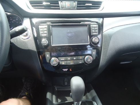 Used 2016 Nissan Rogue AWD SV image 15