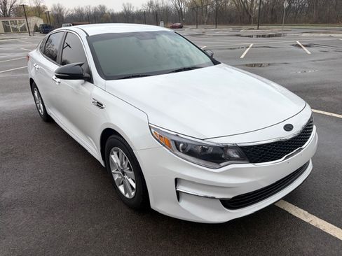 Used 2018 Kia Optima LX image 4
