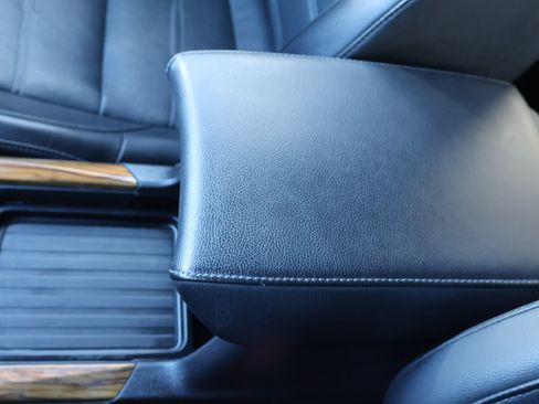 Used 2020 Honda CR-V Touring image 32