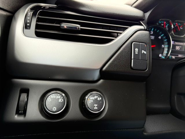 Used 2020 Chevrolet Suburban 4WD image 15