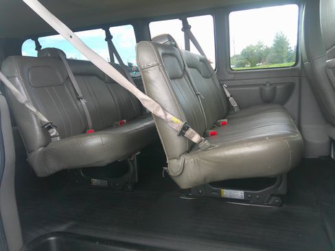 Used 2018 Chevrolet Express 3500 LS Extended Passenger RWD image 7