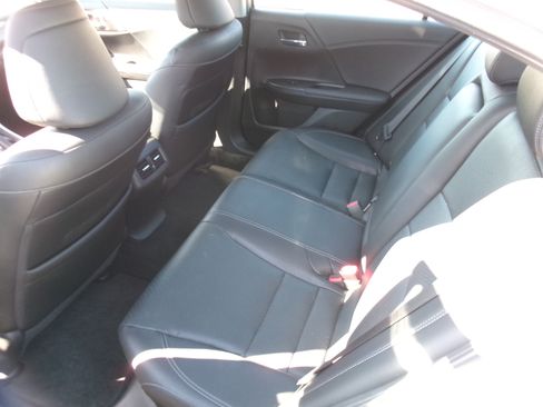 Used 2017 Honda Accord EX-L image 7